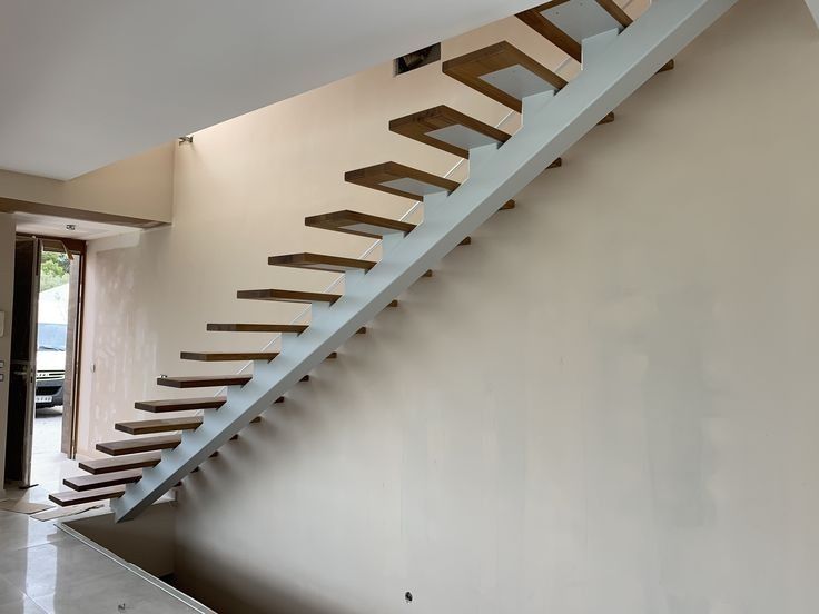 Realizăm la comandă: Scări pe un vang central