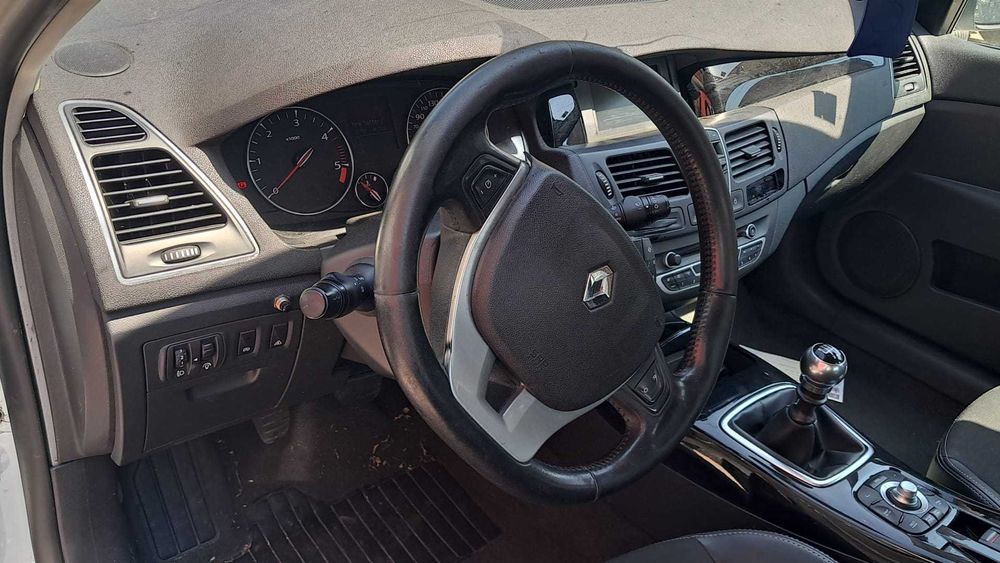 Dezmembrez Renault Laguna 3 2.0 M9R858 an 2013 transmisie manuala 6+1