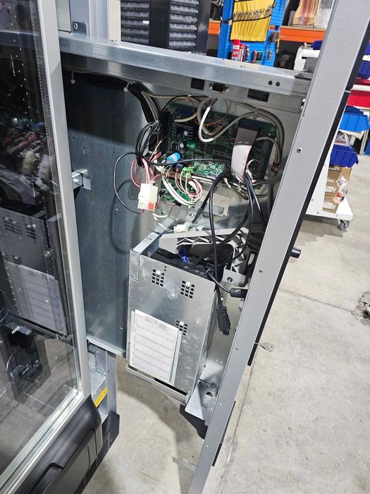 Вендинг машина за пакетирани стоки Necta Melodia