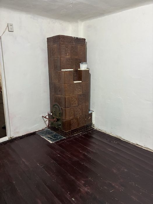 Casă de vanzare la curte