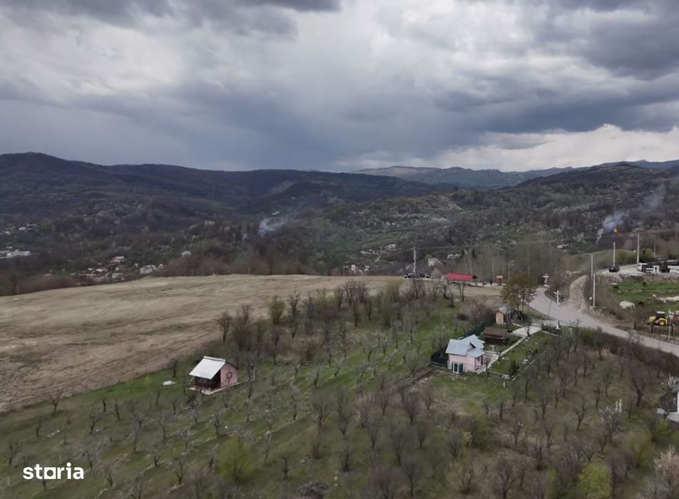 Teren intravilan 1288 mp, acces pietruit, utilități