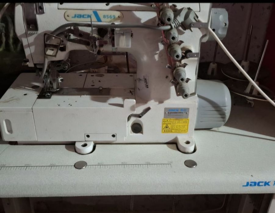 Продаётся Швейная машинка