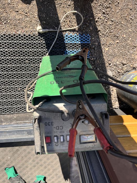 пуско-зарядное устройство AEROFORCE CD-330 (12/24V).