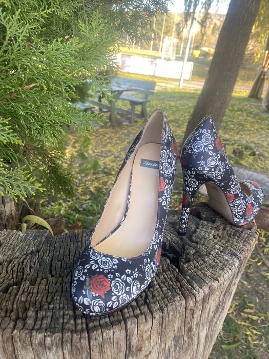 Дамски обувки с ток Bata номер 36