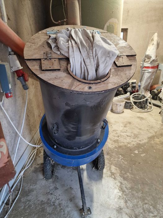 Tocător baloți DR-1000   18.5 kw cu doua site