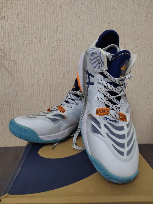 Кроссовки волейбольные