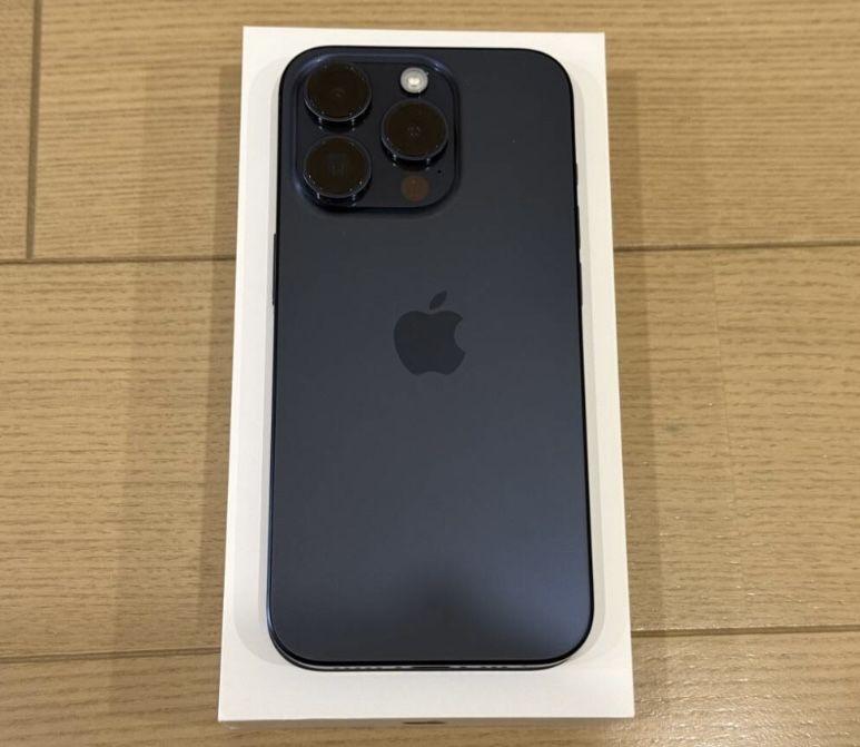 Продаю айфон 15 про