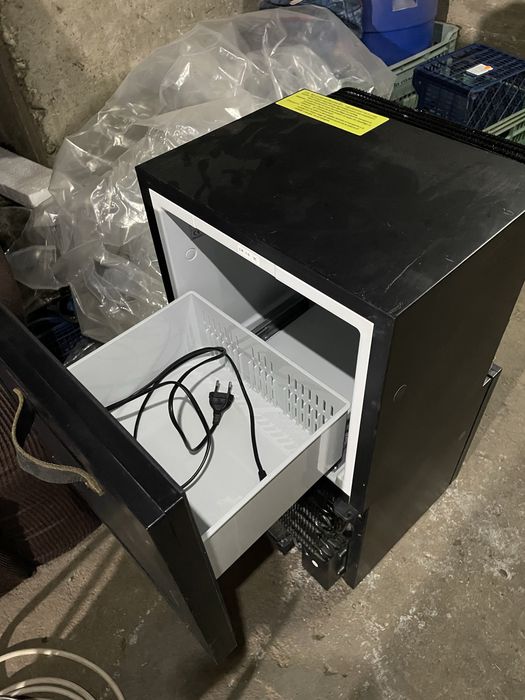 Frigider/Mini Bar Dometic
