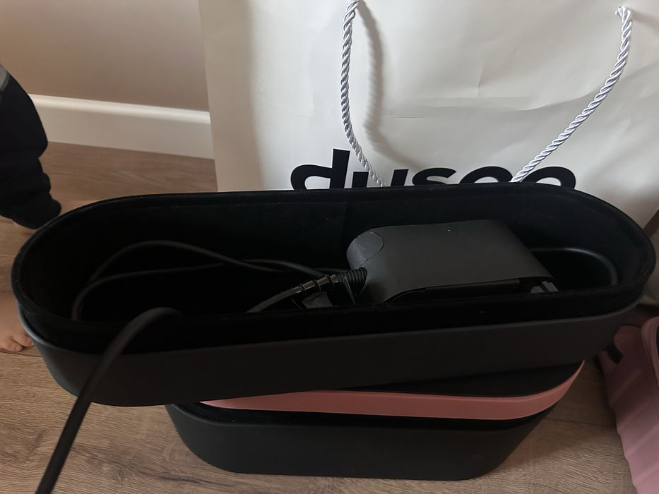 Продается утюжок Dyson