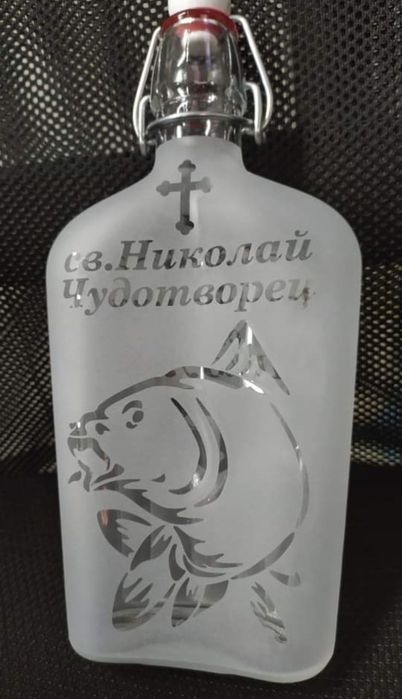 Ръчно гравирани бутилки за Никулден