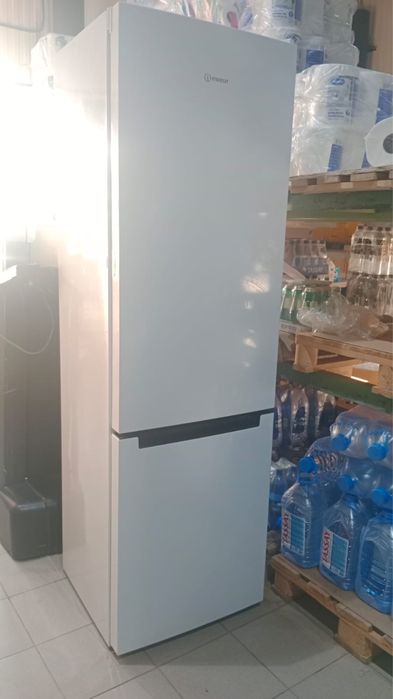 Холодильник почим новый