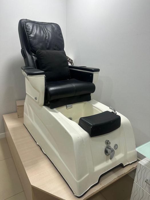 Педикюрное кресло с массажом
