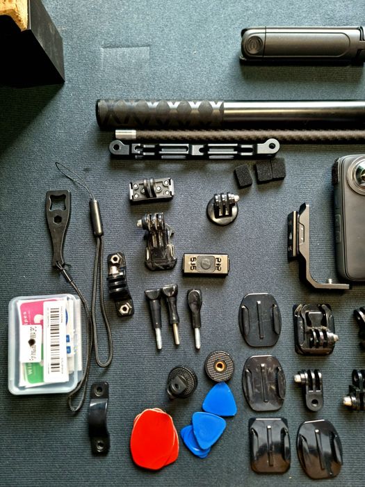 Insta360 X3 cu multe accesorii, ca nou