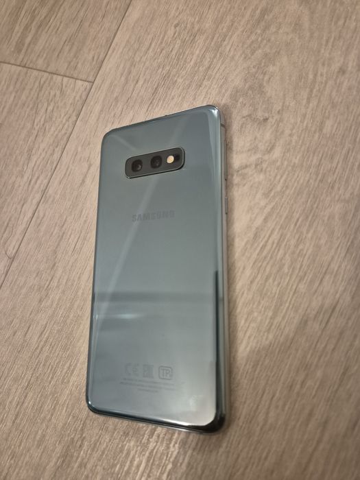 Продам Samsung s10e