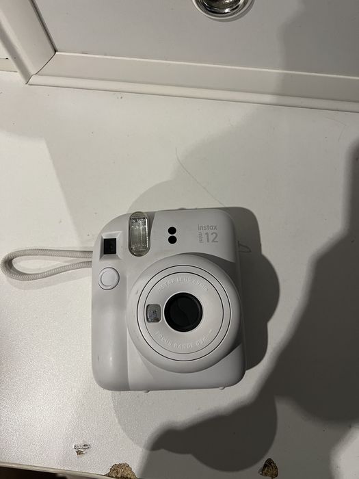 Продам фотоаппарат Instax Mini 12