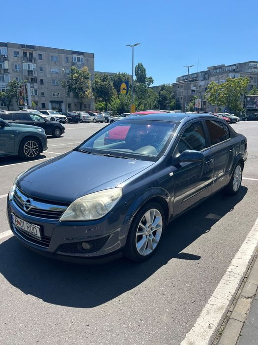 Vând Opel Astra H pachet de echipare Cosmo
