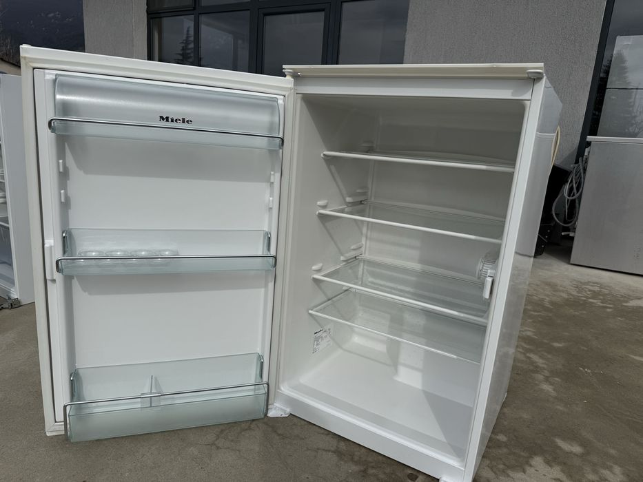 Малък хладилник за вграждане Миеле