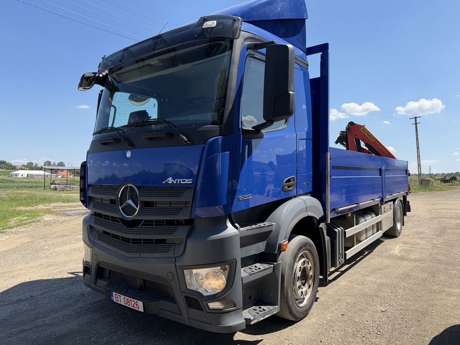 Mercedes Benz Antos 1833 cu macara PALFINGER PK13001K