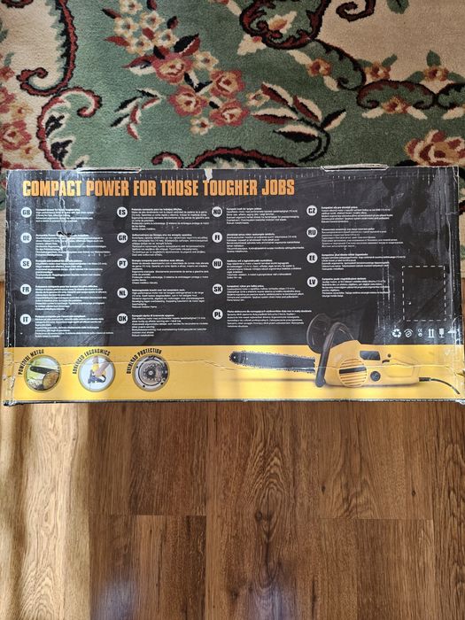 Чисто нова електрическа резачка за дърва