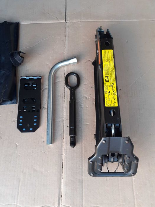 Cric,cheie roti AUDI Q7, Q5, VW Touareg,Tiguan, PORSCHE Cayenne, Macan