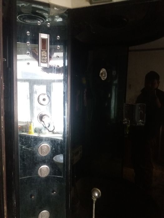 Душевая кабина продоётся