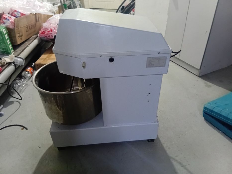 Қамыр илейтін миксер.