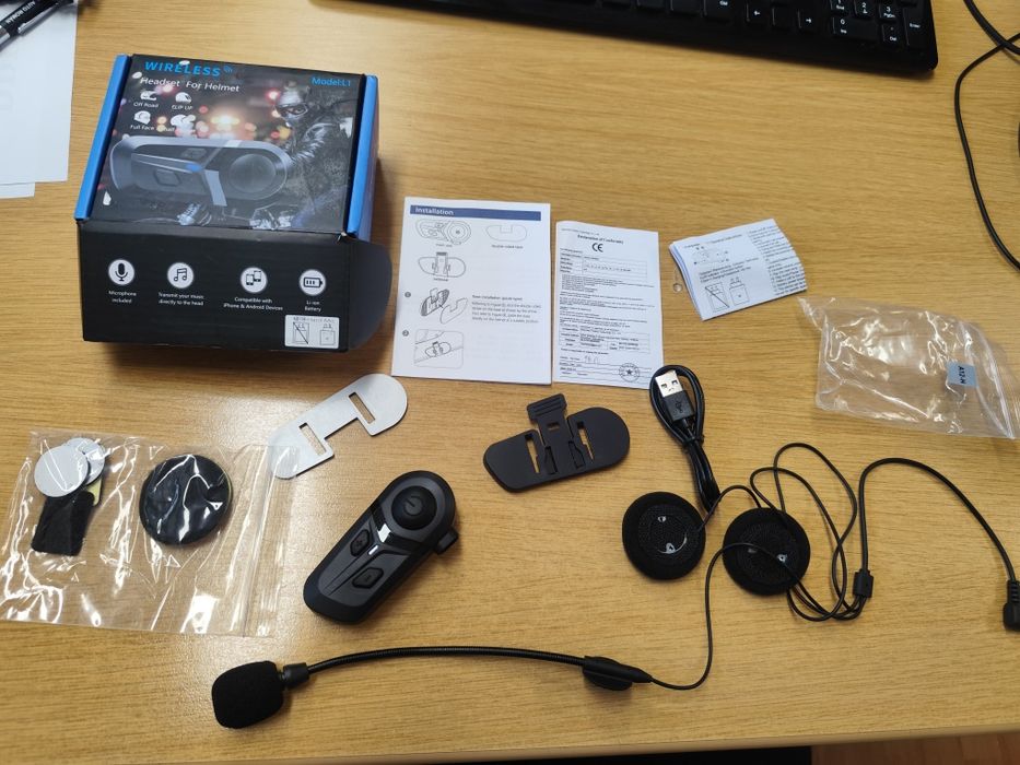 Headset bluetooth pentru casca moto modulata (flip up) sau open face