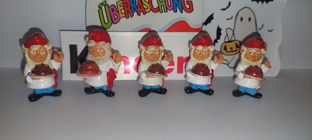 Jucarii kinder la buc