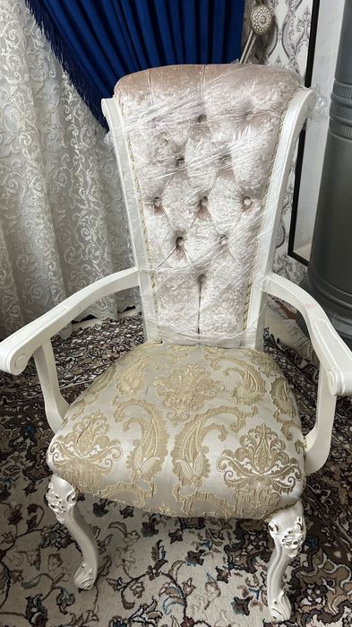 Zal uchun kamplekt sotiladi