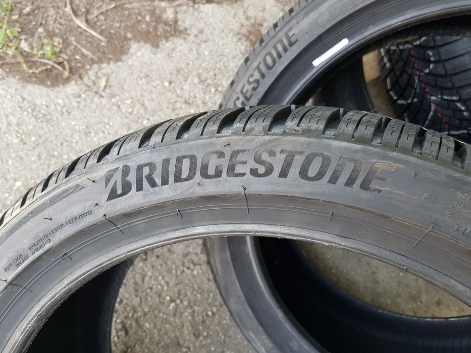 235/40/19 brigestone