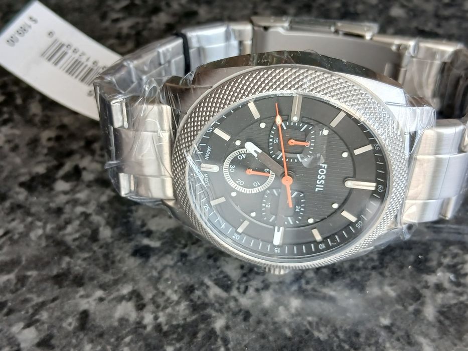 Нов Часовник FOSSIL Machine FS6095