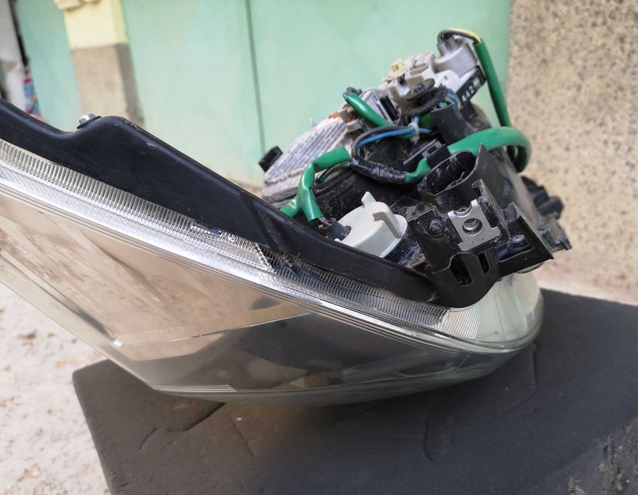 Оригинален фар Субару Форестер  Subaru Forester Led Xenon