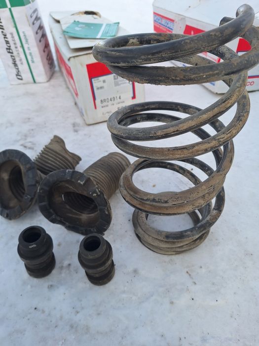 Продам стойки, пружины б.у