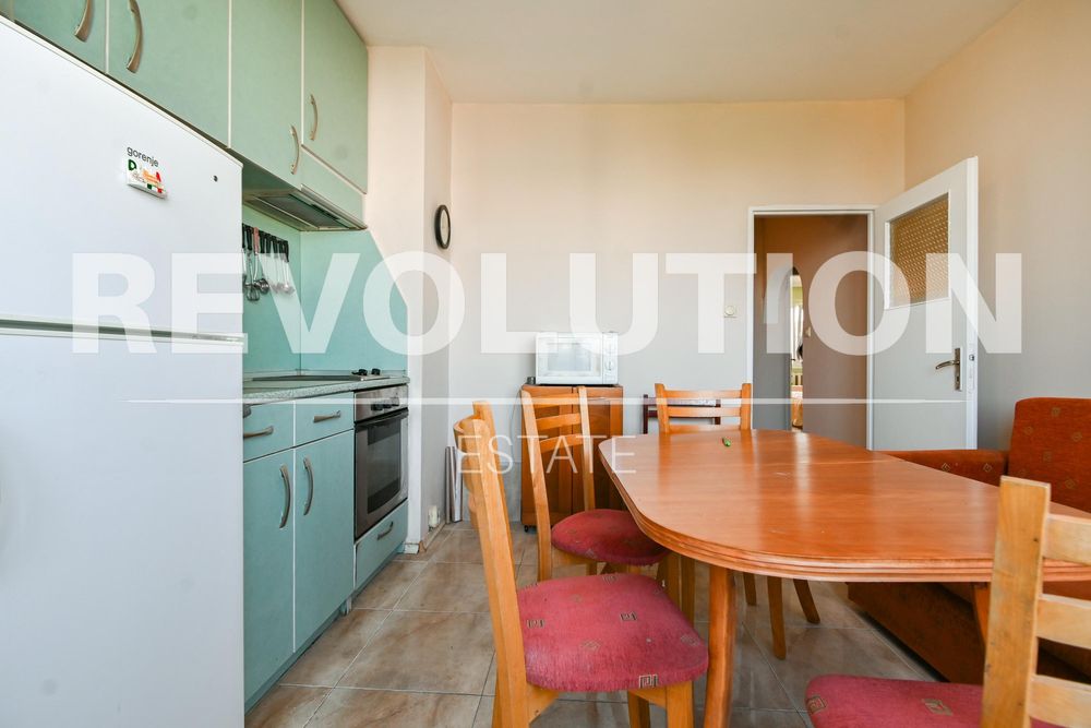 Тристаен апартамент в ж.к. Люлин 2