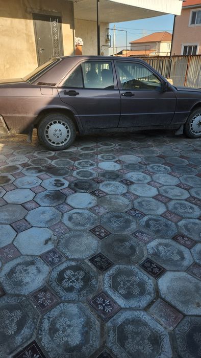 Машина мерседес 190