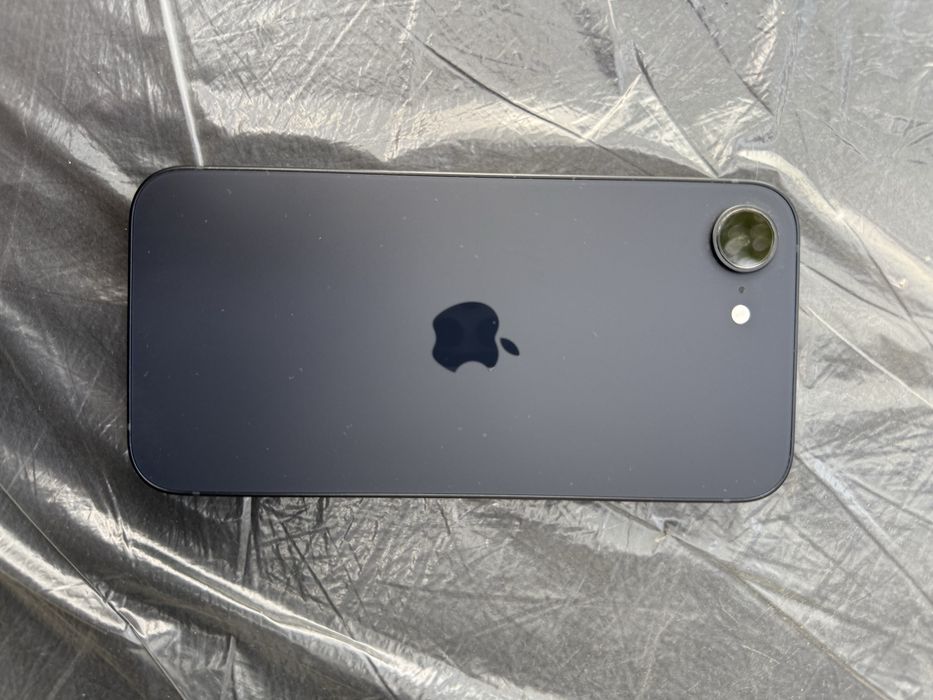 Продаю iphone 16e 128g