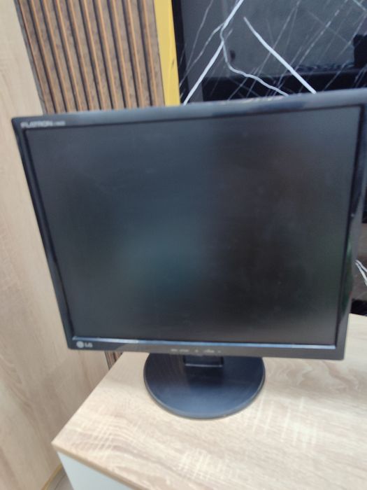 Монитор LG в идеальном состояний