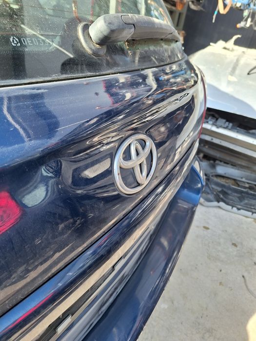 Врата багажник Toyota Avensis combi / Тойота Авенсис комби 2005г.