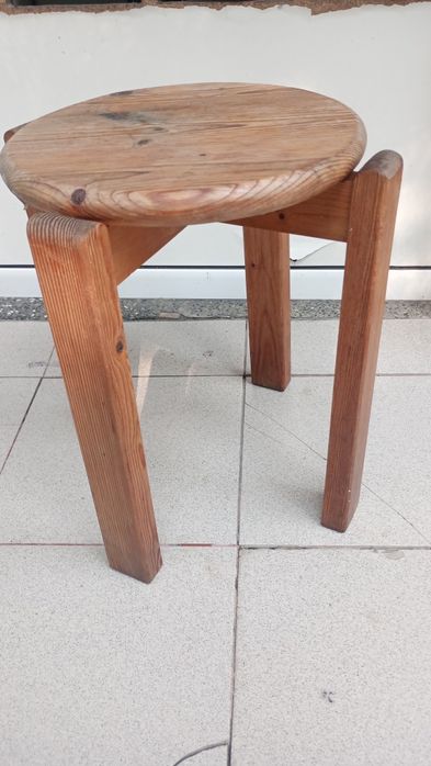 4 ри сгъваеми стола+дървена табуретка