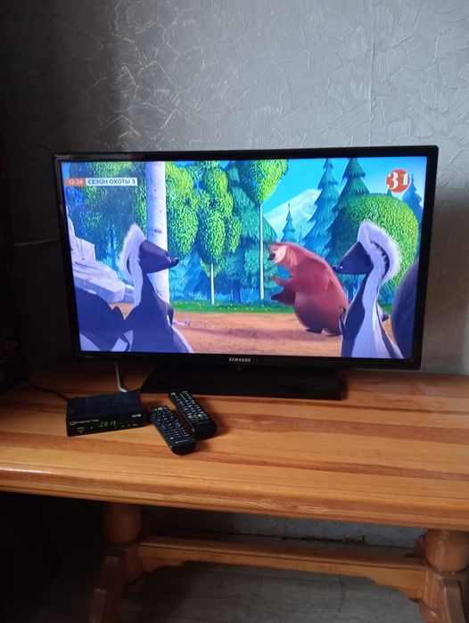 Продам телевизор с приставкой пультами
