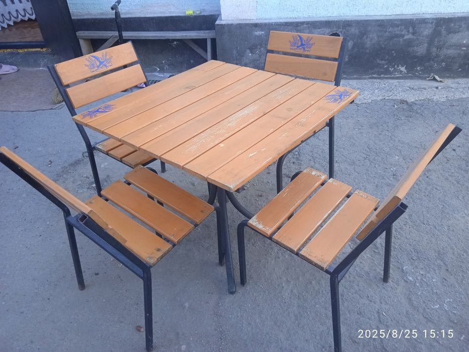 Продам стол стульями