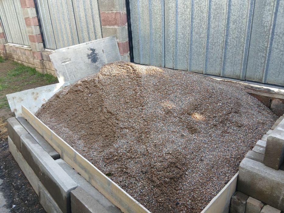 Продам бордюры и отсев б/у