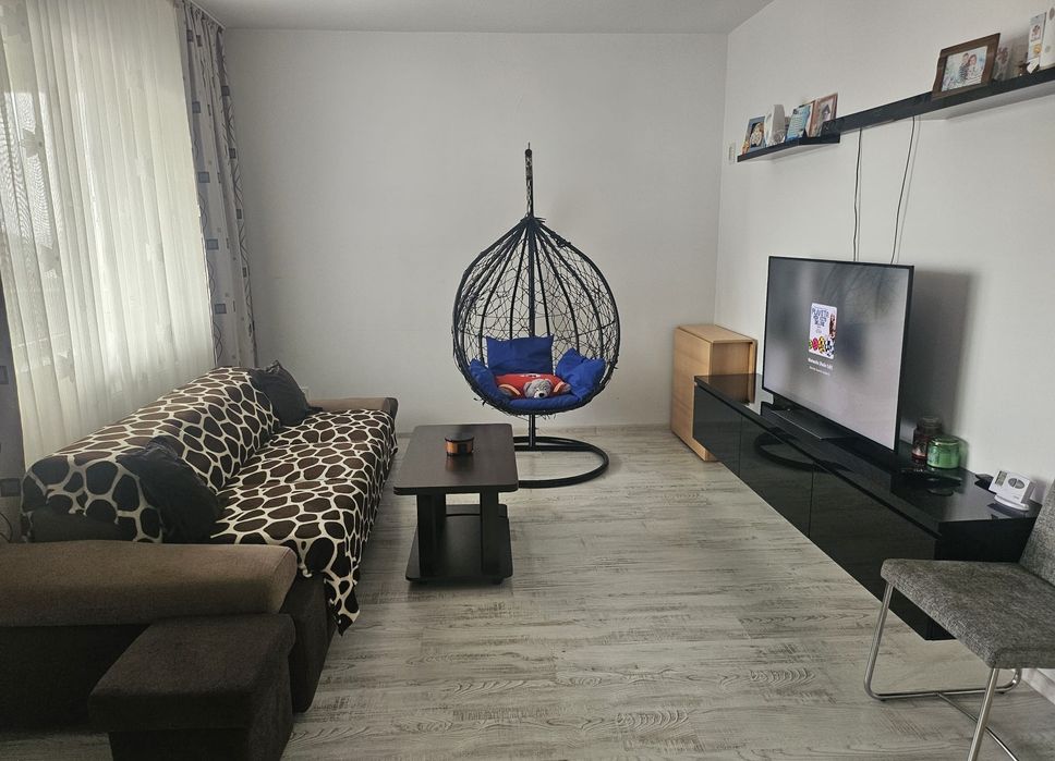 De vanzare apartament 3 camere