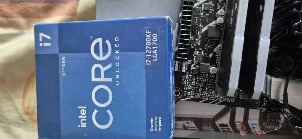 procesor i7 12700KF placa de baza Asus Prime B760M-A WIFI D4  RAM DDR4 32GB 3600MHz dual