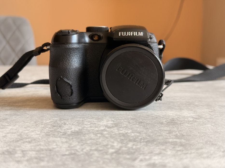 Дигитален фотоапарат Fujifilm FinePix с 12х Оптичен Зуум | Тестван + Карта памет