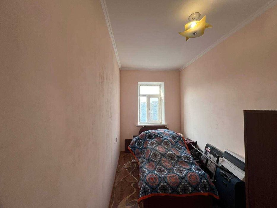 СРОЧНО !! Продаётся квартира в Яшнабаде 3/9/9 ( 75 кв/м ) Дворетц