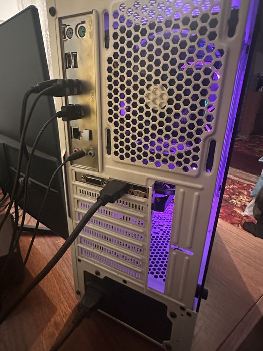 Продаеться компьютер