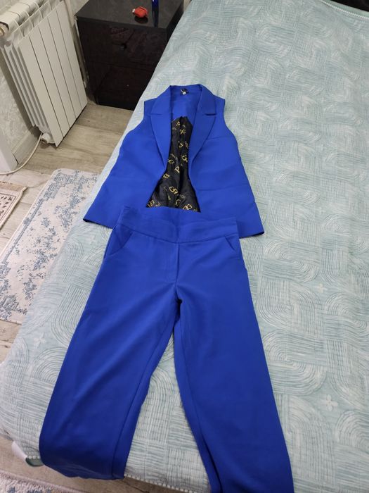 Продам костюм женский