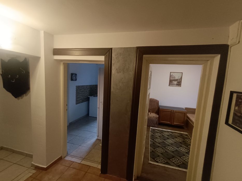 Inchiriere garsoniera la curte