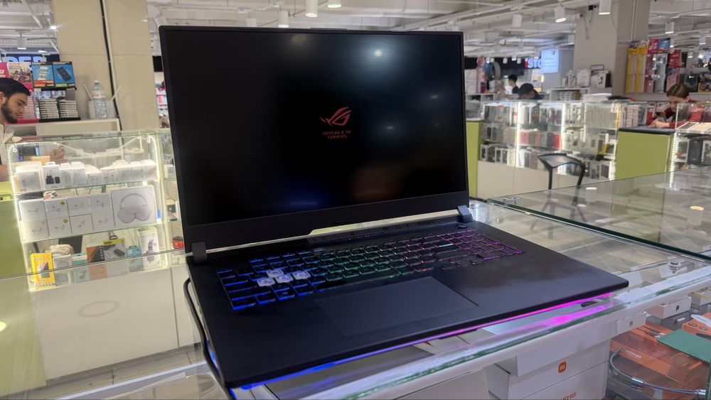 Ноутбук Asus rogstrix 18 диюм